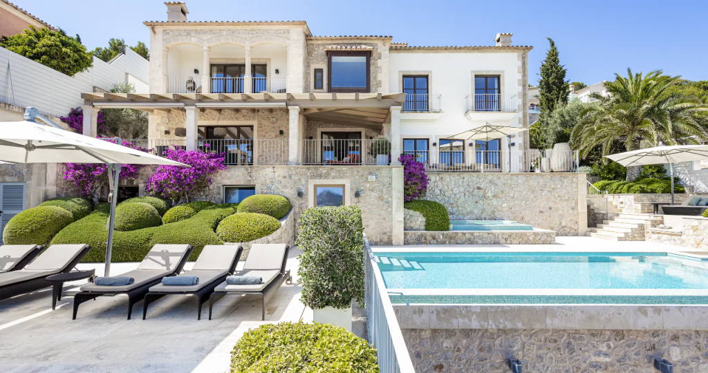 Luxury Villa in Mallorca - How to choose the best luxury villa for your clients - Exclusive Travel Representation -Luxury travel agency that represent tourism companies that offer unique and exclusive experiences