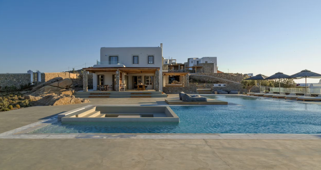 Luxury Villa in Mykonos - How to choose the best luxury villa for your clients - Exclusive Travel Representation - Luxury travel agency that represent tourism companies that offer unique and exclusive experiences