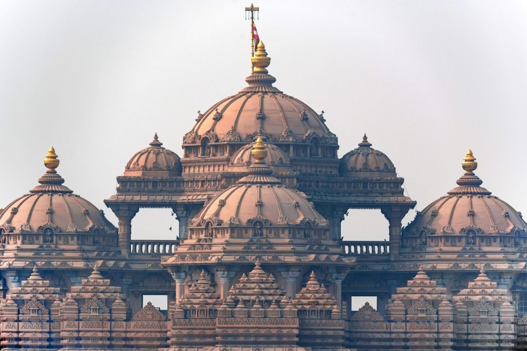 Facade of a temple Akshardham in Delhi, India - Discover Asia's 3 most impressive temples - Exclusive Travel Representation, luxury travel agency.