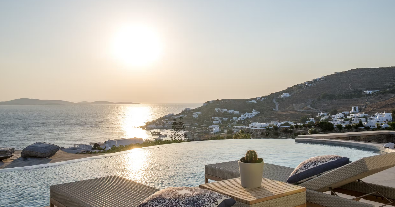 Luxury Villa in Mykonos - How to choose the best luxury villa for your clients - Exclusive Travel Representation - Luxury travel agency that represent tourism companies that offer unique and exclusive experiences