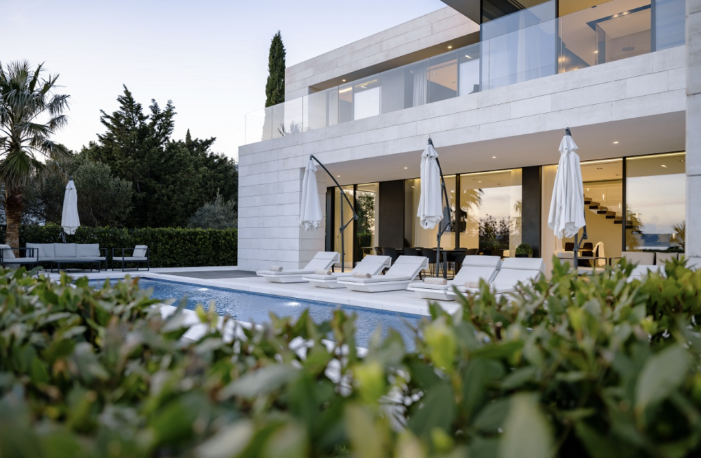 organize charity events in luxury villas